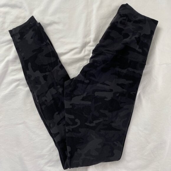 LULULEMON Athletica Black Gray Camo Leggings Tights Size 6 - Picture 3 of 7